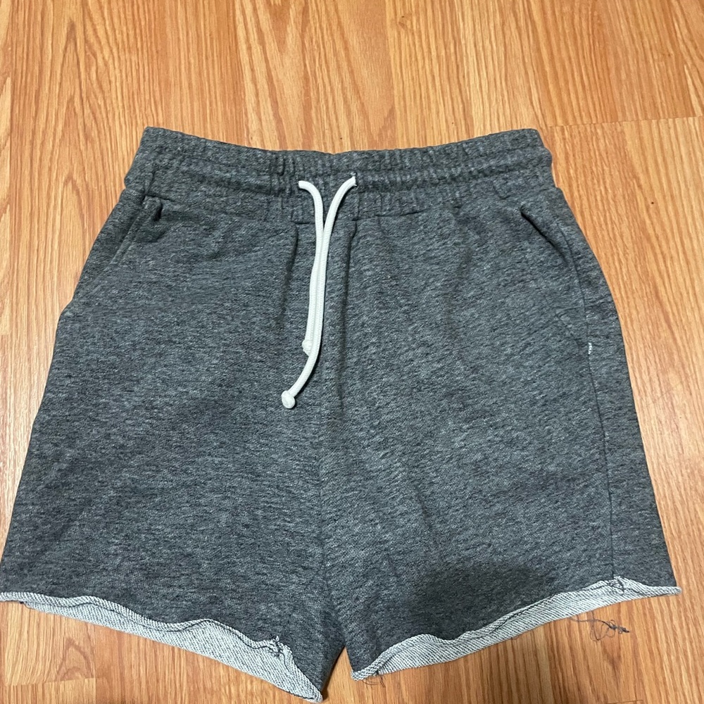 Divided sweat shorts young men’s size small